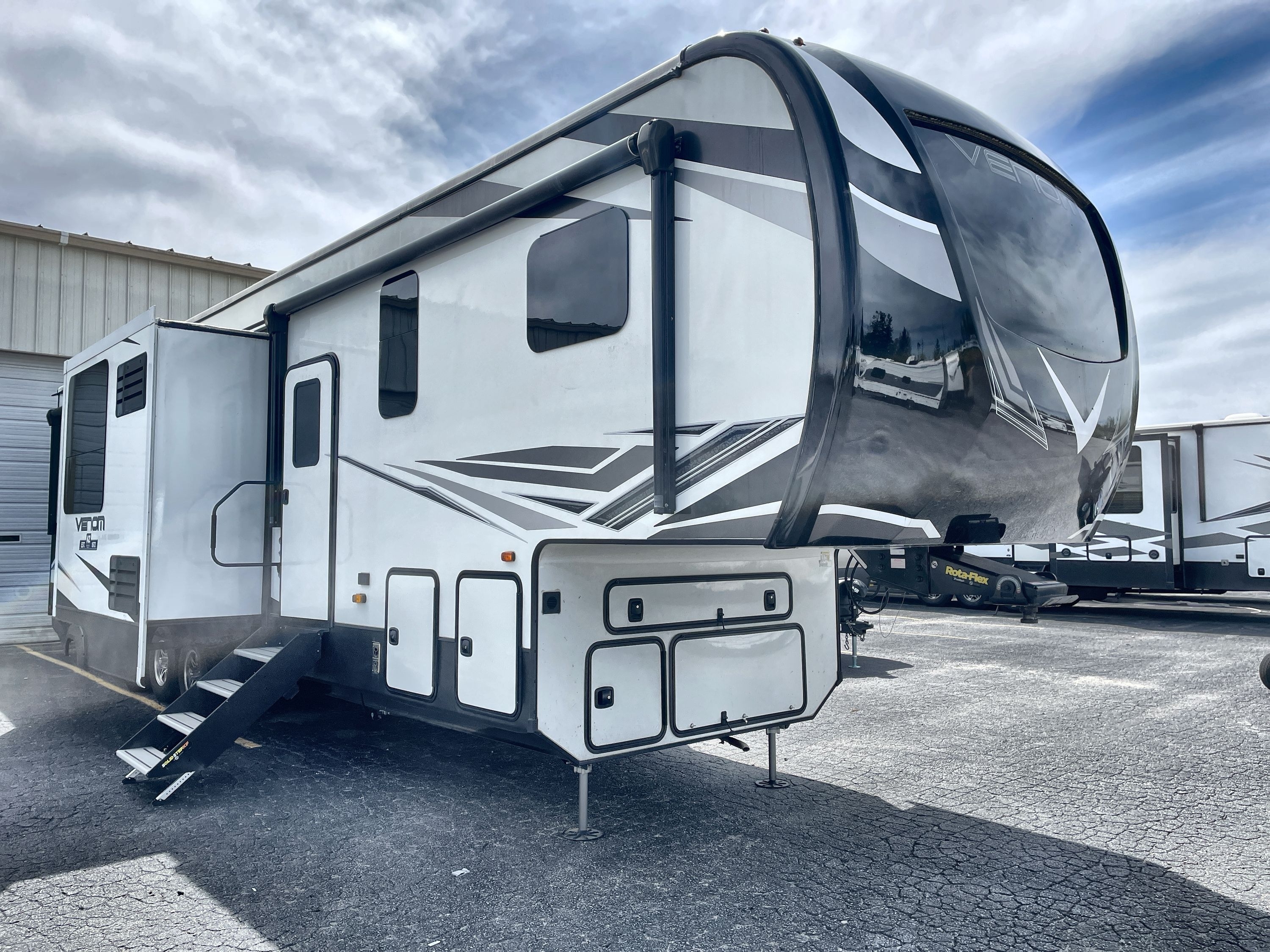 2022 K-Z Rv VENOM 4114TK Fifth Wheel Toy Hauler RV
