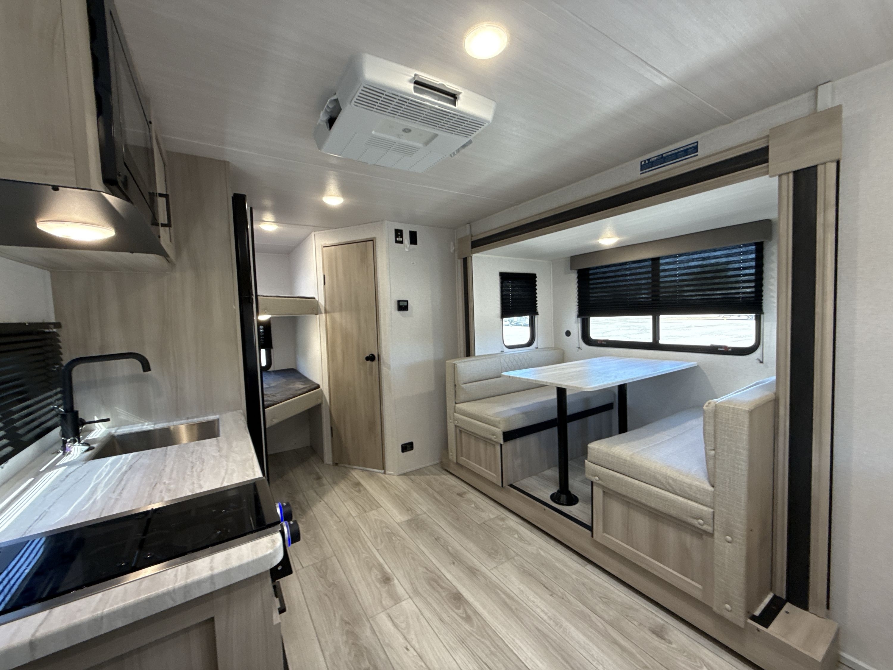 2024 East To West DELLA TERRA LE 181BHSLE in anniston AL