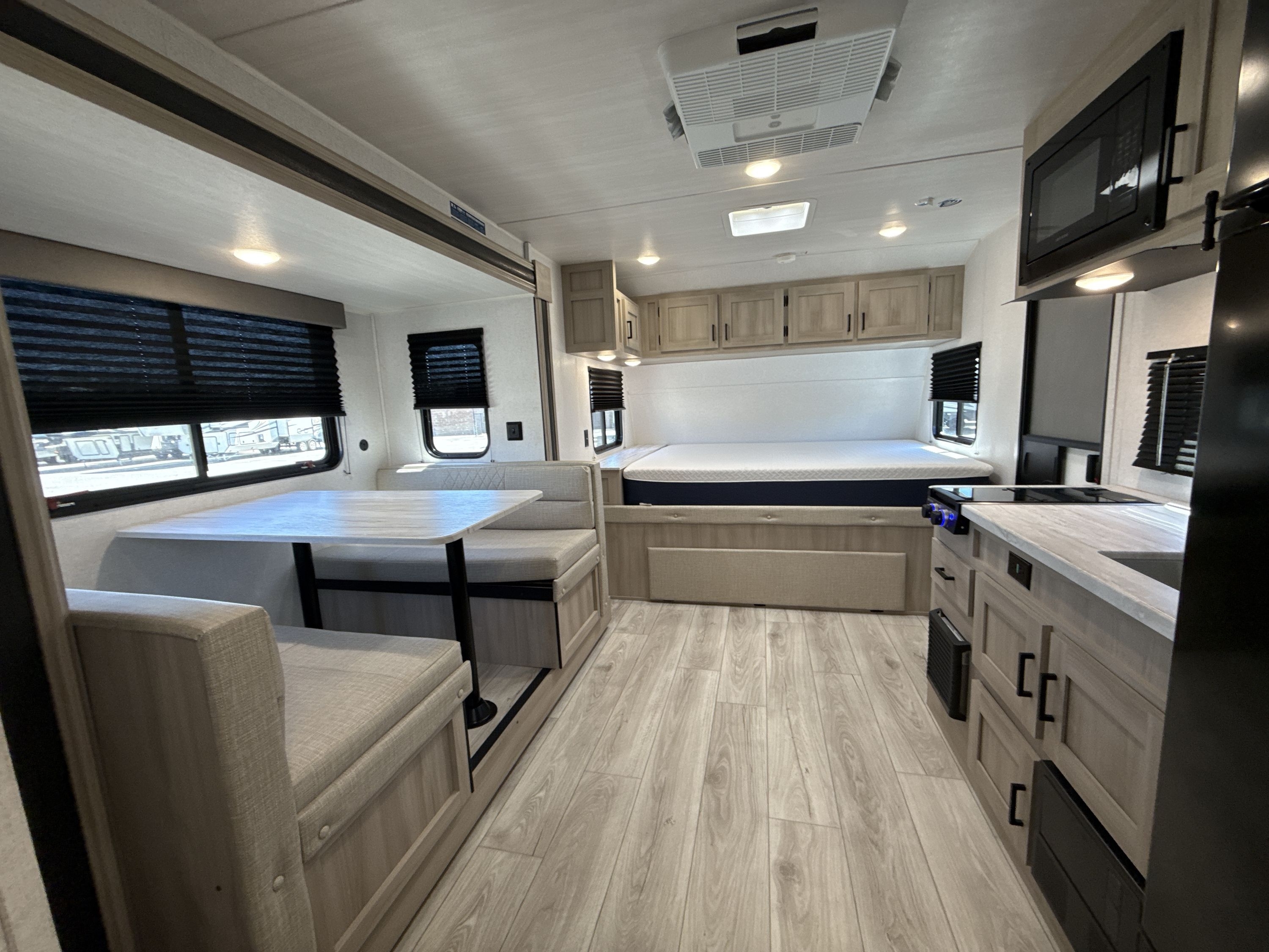 2024 East To West DELLA TERRA LE 181BHSLE in anniston AL