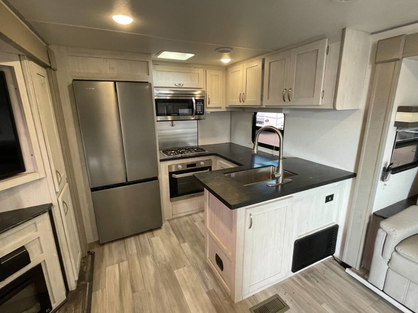 A photo of this 2022 Prime Time LACROSSE 3411RK