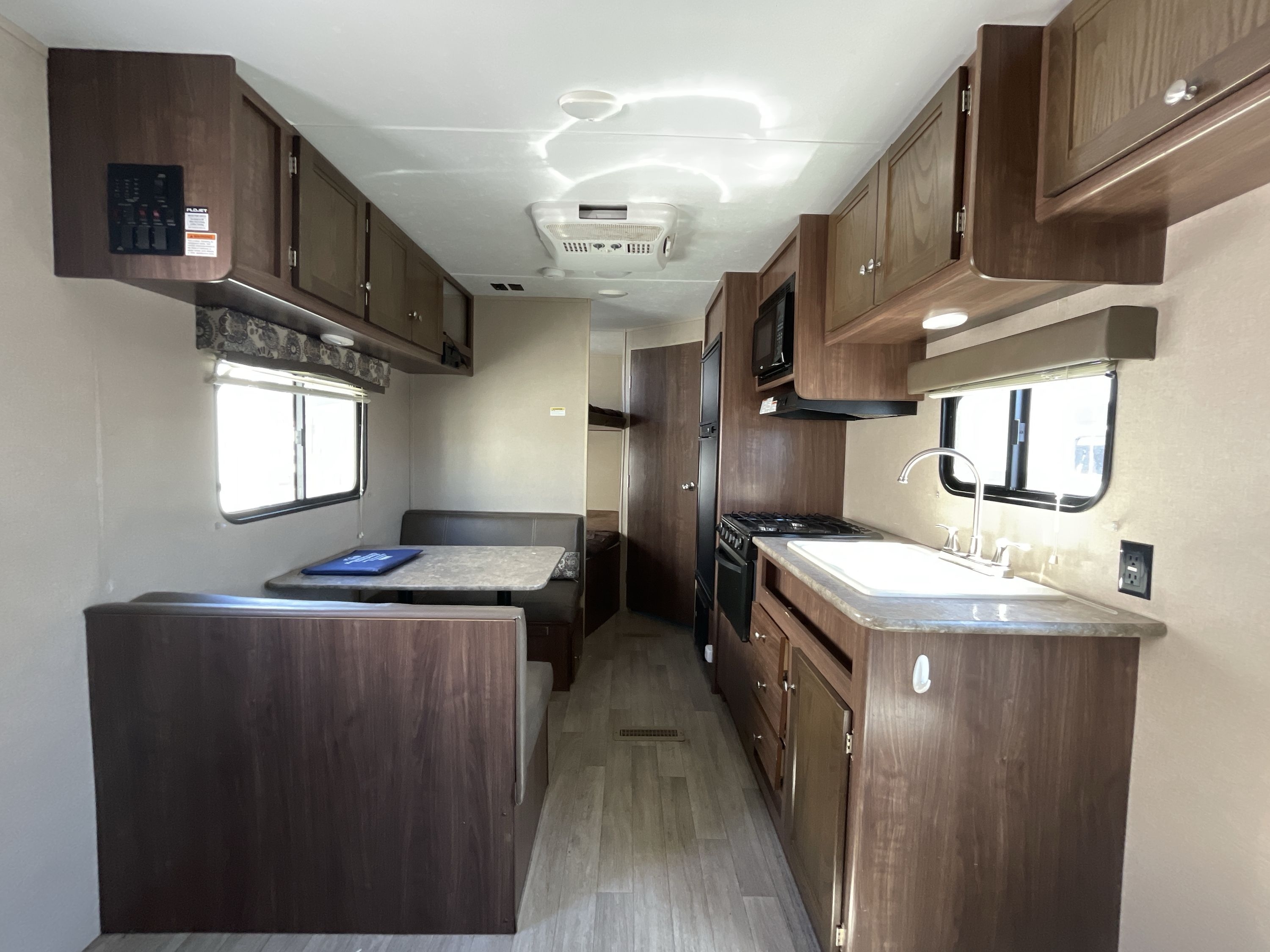2017 Coleman COLEMAN LANTERN 274BHWE in meridian ID