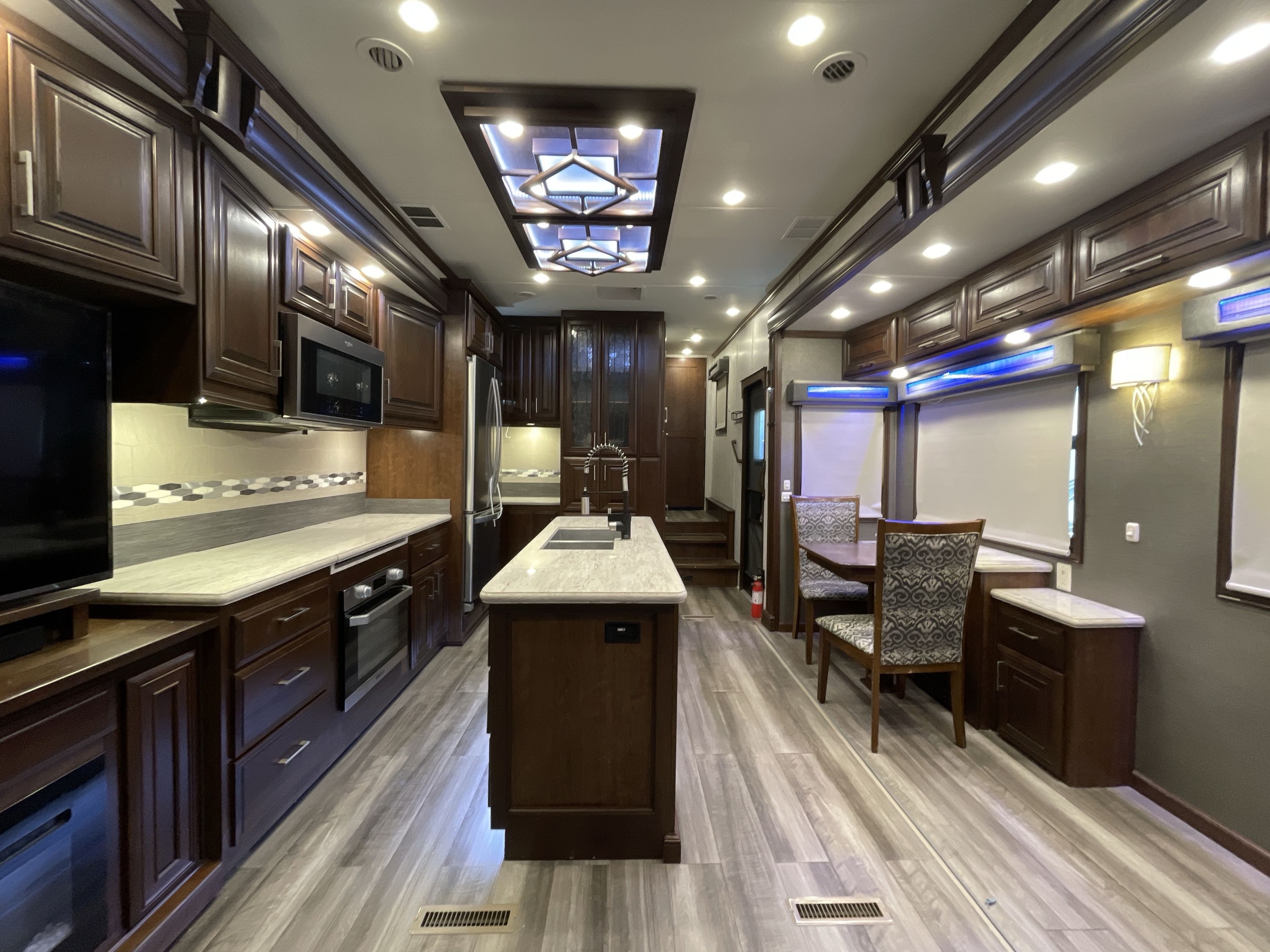 2019 DRV LUXURY SUITES FULL HOUSE JX450 in meridian ID