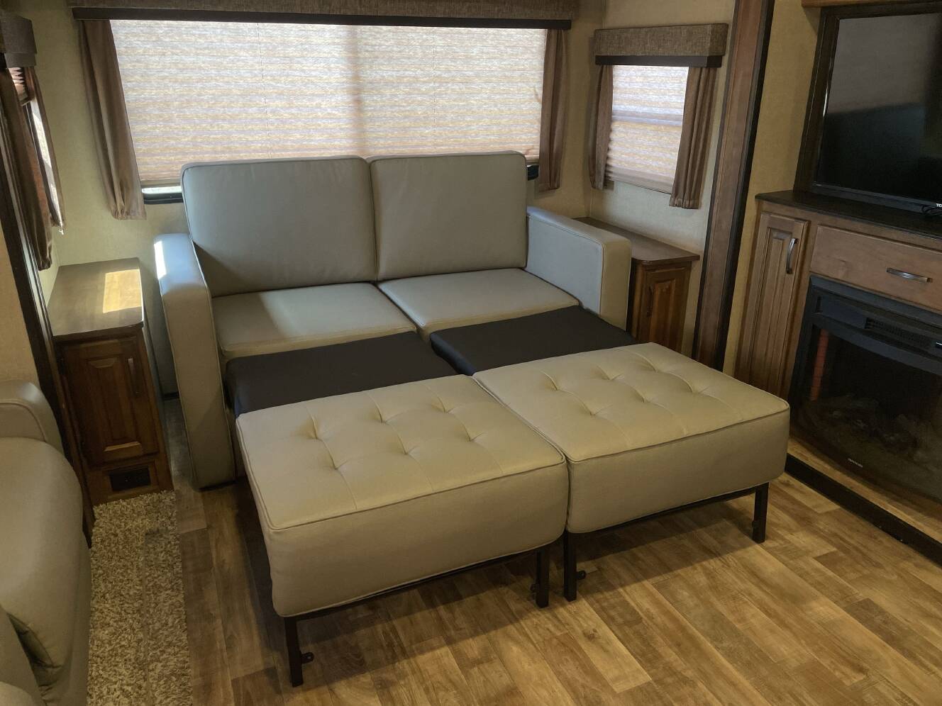 A photo of this 2017 Grand Design REFLECTION 303RLS
