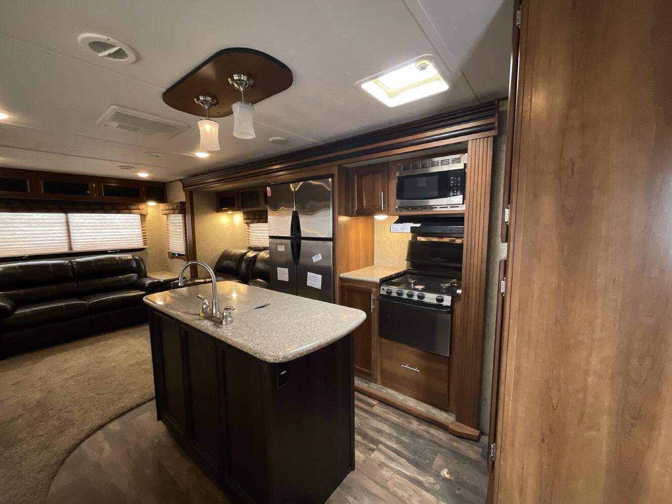 A photo of this 2017 Prime Time LACROSSE 330RST