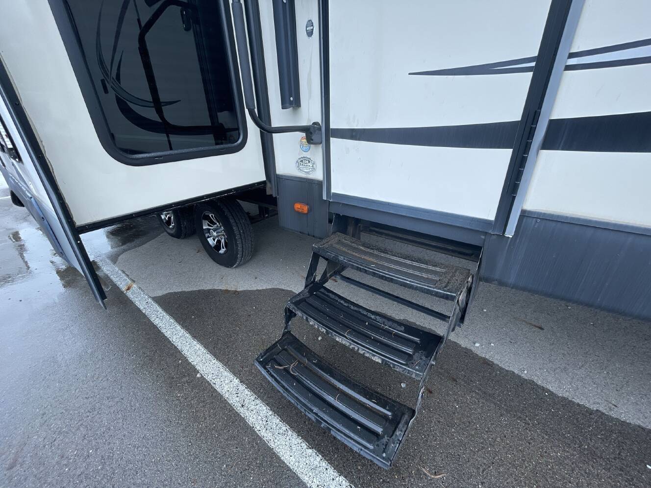 A photo of this 2017 Prime Time LACROSSE 330RST