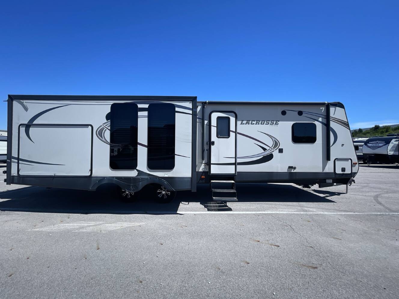 A photo of this 2017 Prime Time LACROSSE 330RST