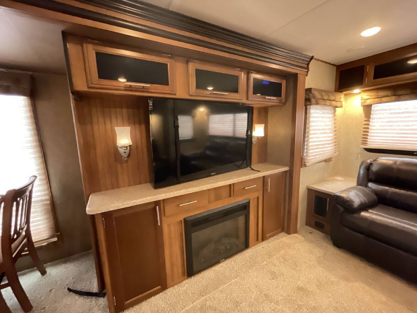 A photo of this 2017 Prime Time LACROSSE 330RST