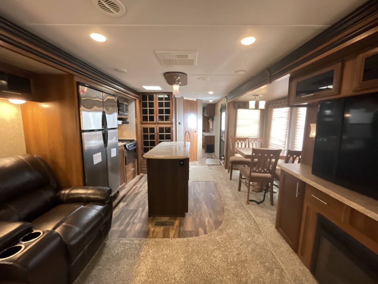 A photo of this 2017 Prime Time LACROSSE 330RST