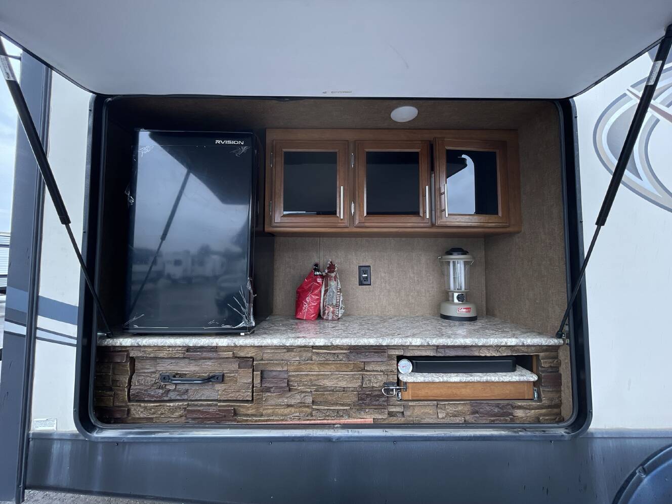 A photo of this 2017 Prime Time LACROSSE 330RST