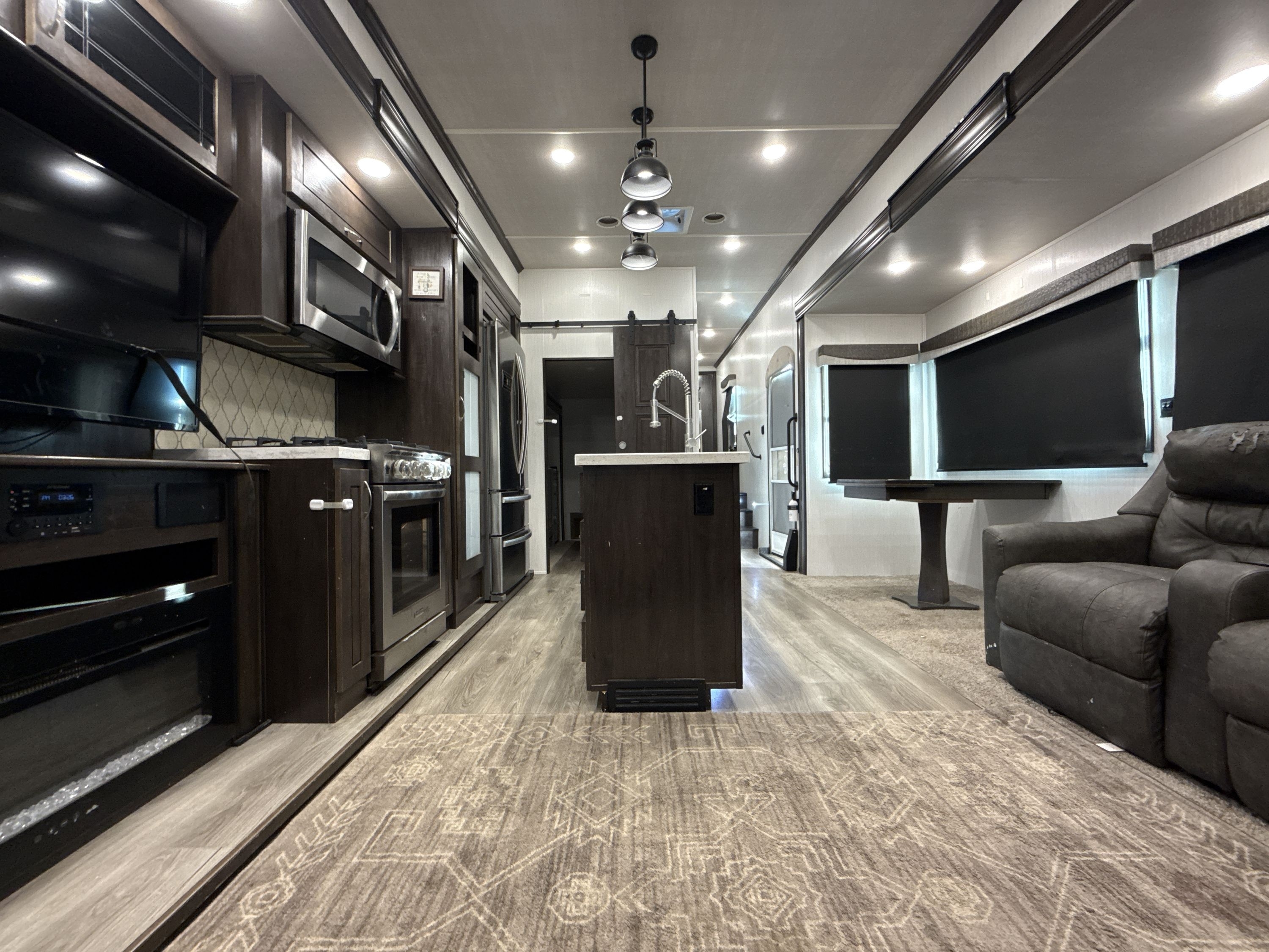 2021 Forest River CEDAR CREEK SILVERBACK 37MBH in oklahoma city OK