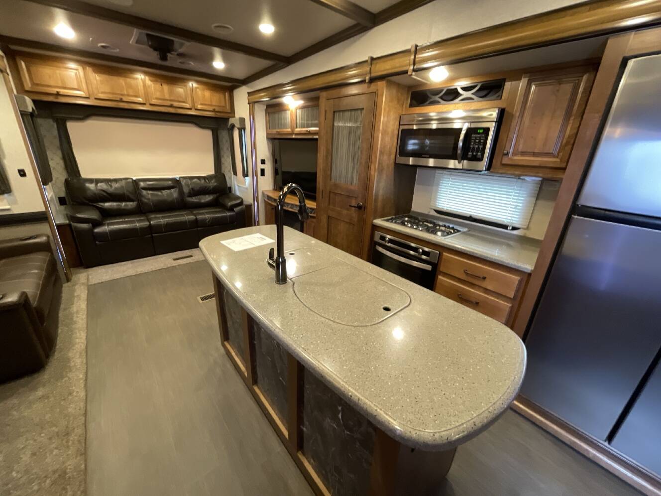A photo of this 2017 Heartland BIG COUNTRY 3560SS