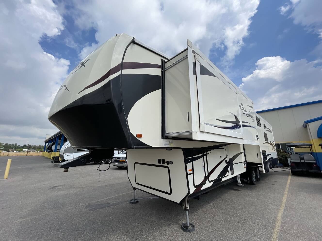 A photo of this 2017 Heartland BIG COUNTRY 3560SS