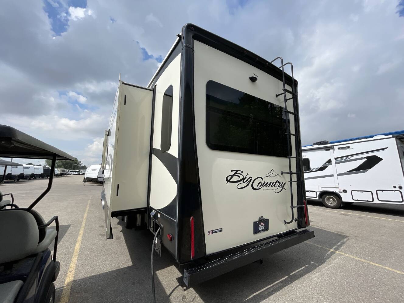 A photo of this 2017 Heartland BIG COUNTRY 3560SS