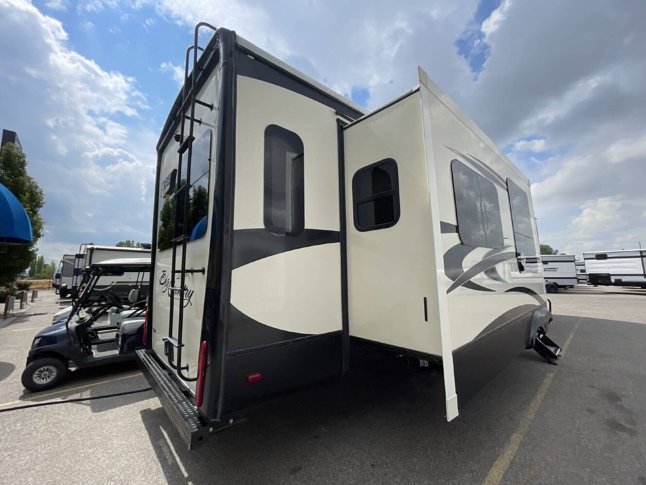 A photo of this 2017 Heartland BIG COUNTRY 3560SS