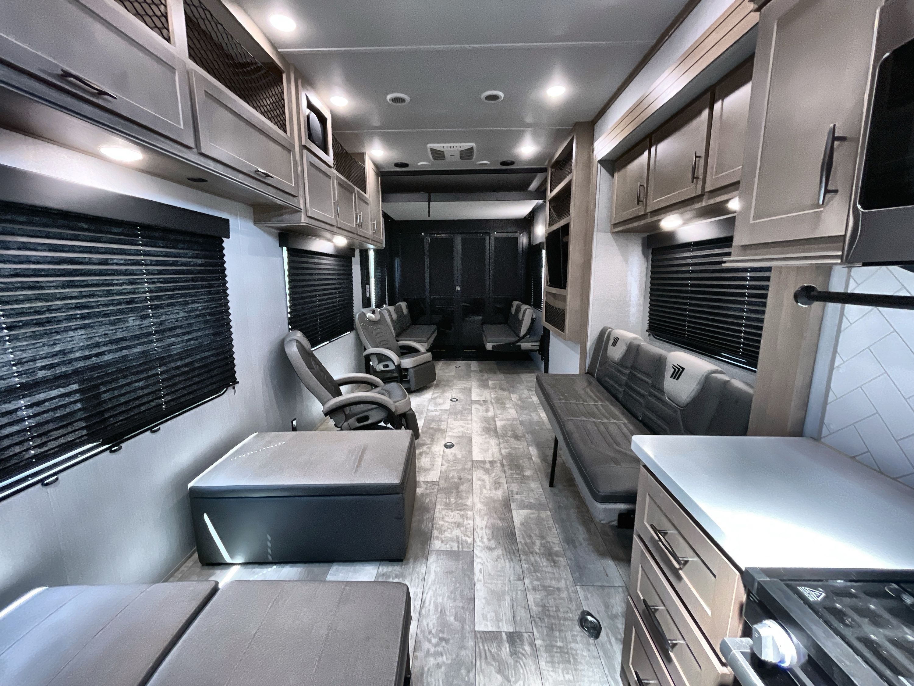 2024 Grand Design MOMENTUM G CLASS 355G in avondale AZ