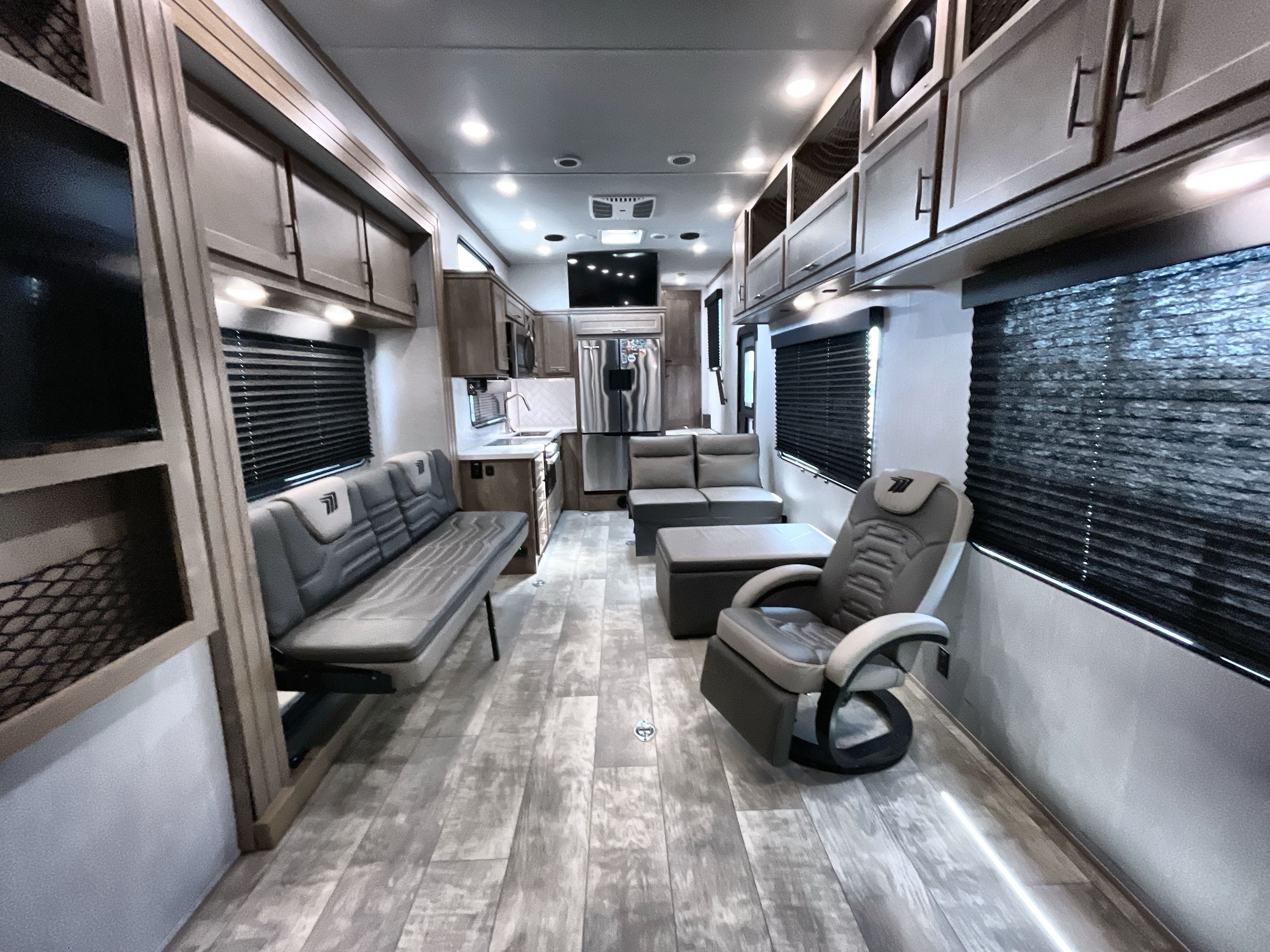 2024 Grand Design MOMENTUM G CLASS 355G in avondale AZ