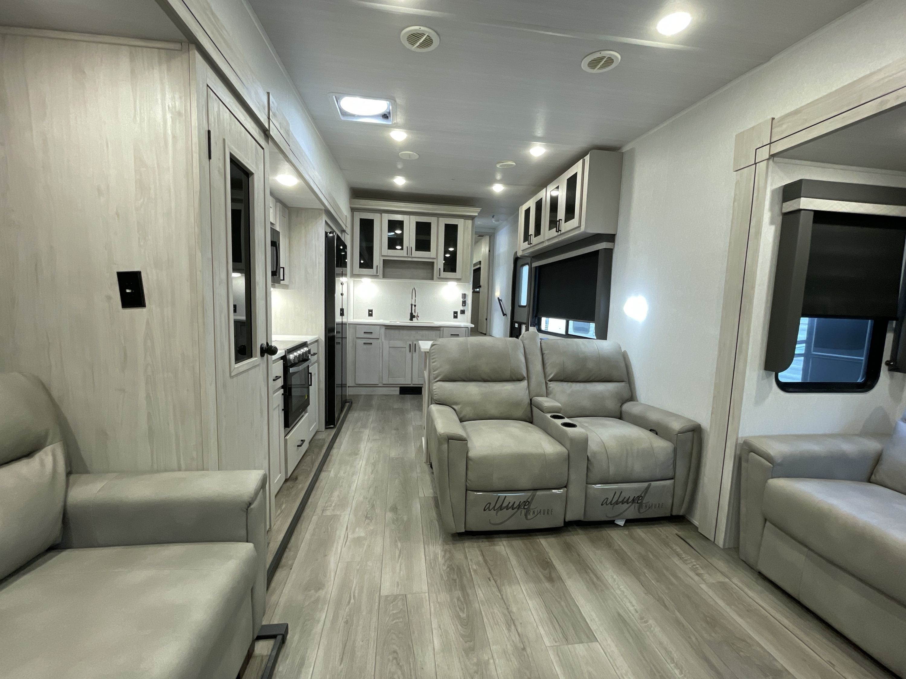 2024 East To West TANDARA 340RD in denton TX