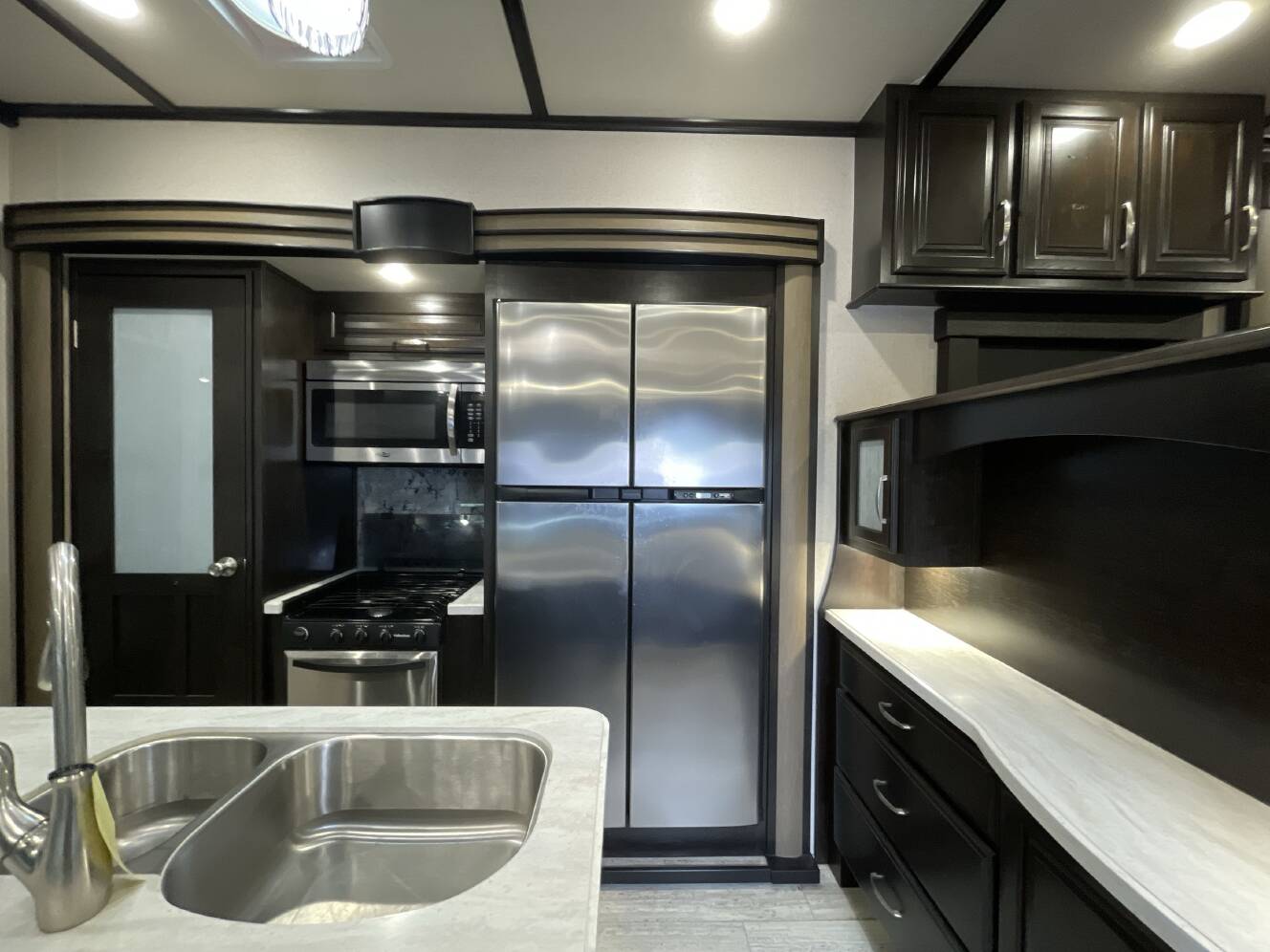 A photo of this 2017 Grand Design MOMENTUM 376TH