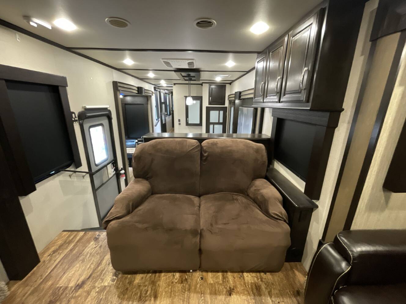 A photo of this 2017 Grand Design MOMENTUM 376TH