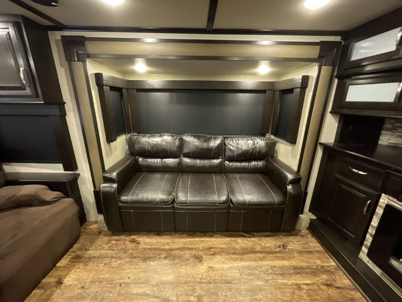 A photo of this 2017 Grand Design MOMENTUM 376TH