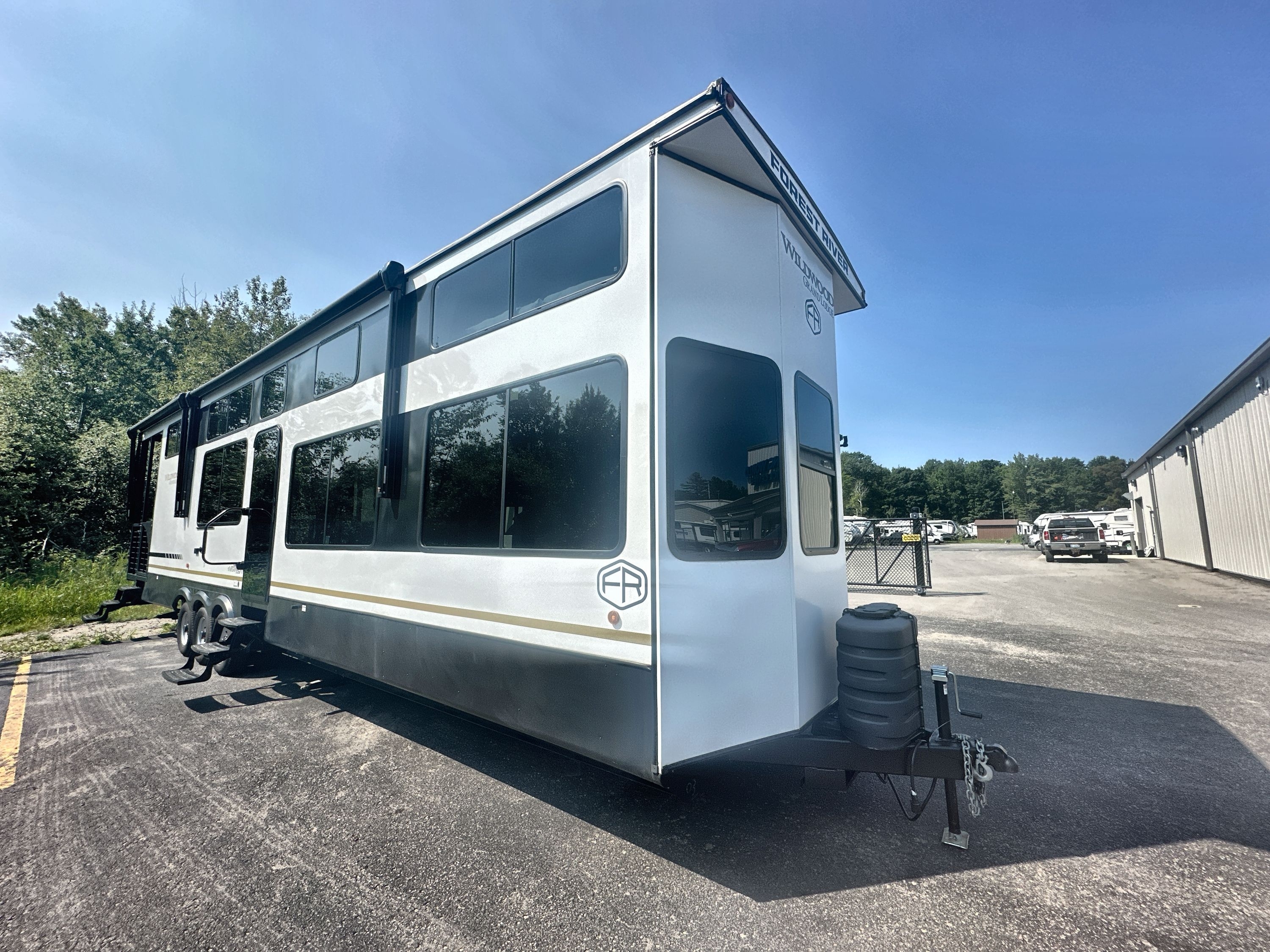 2025 Forest River WILDWOOD GRAND LODGE 42VERANDA RV