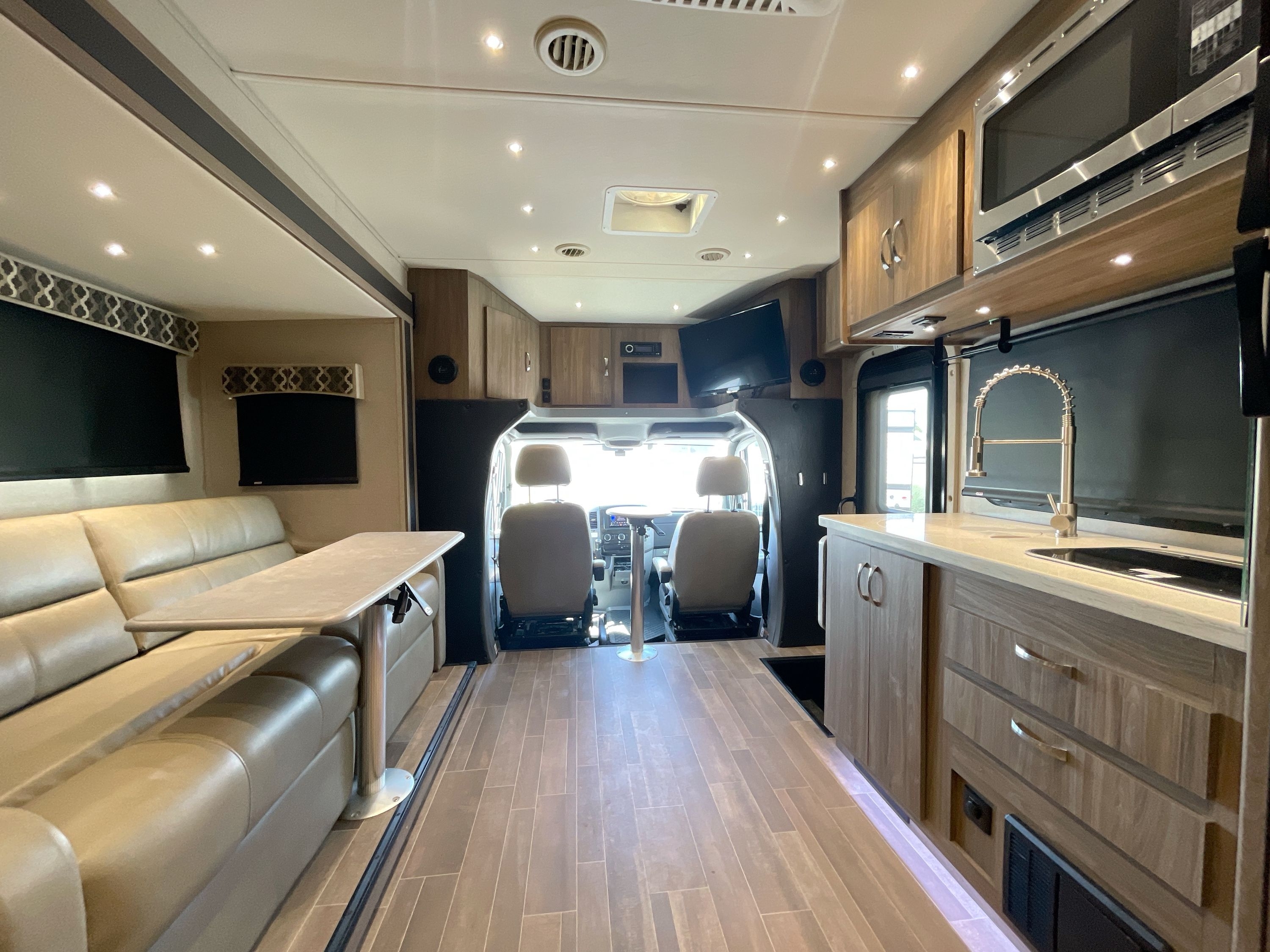 2019 Dynamax ISATA 3 24FW in french camp CA