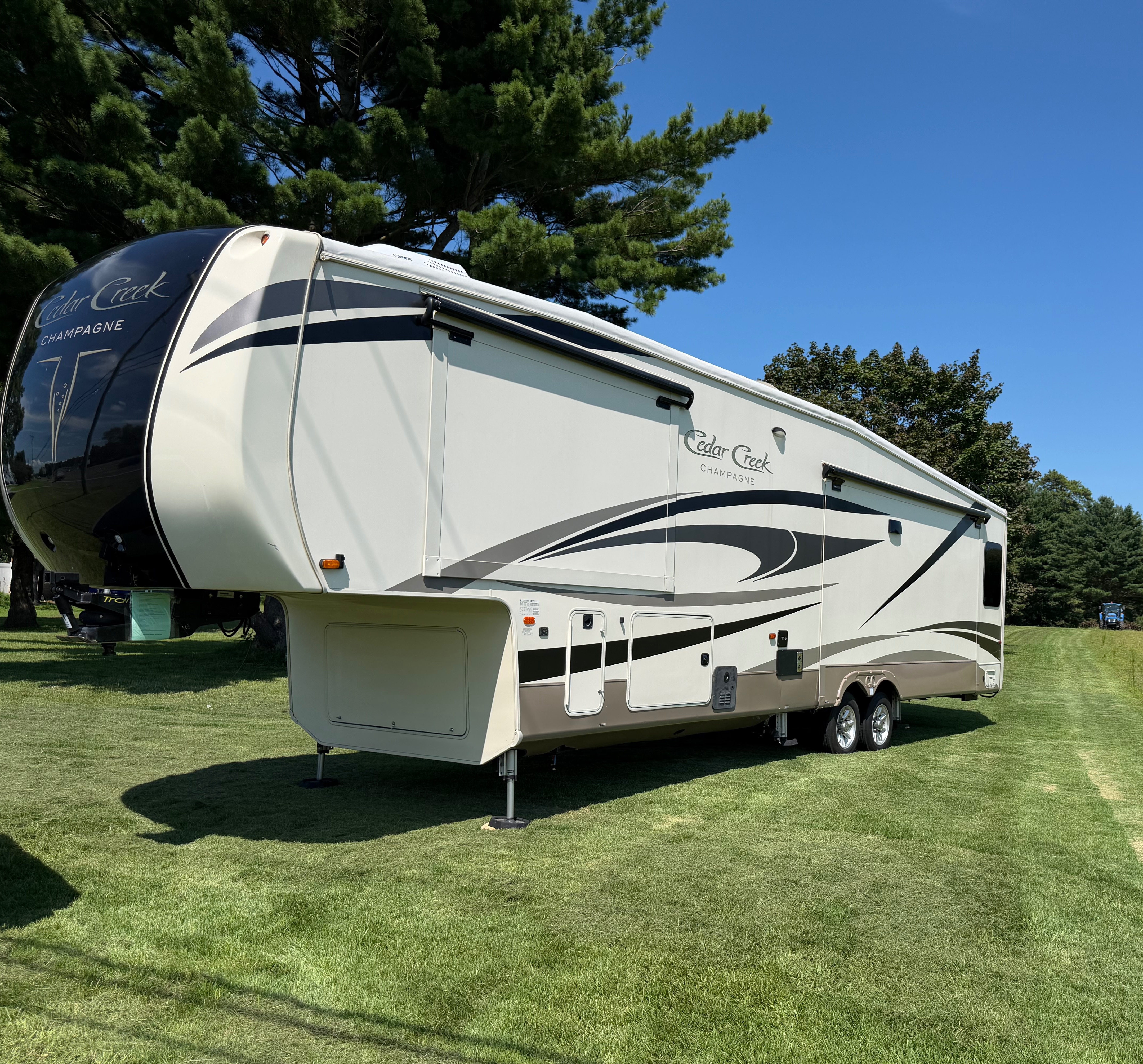 2018 Forest River CEDAR CREEK CHAMPAGNE 38EL in milford DE
