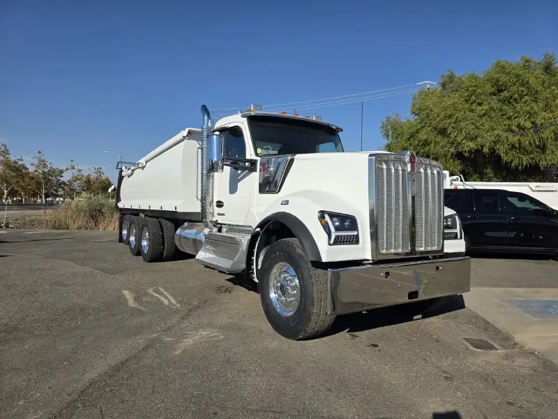 2024 KENWORTH W990
