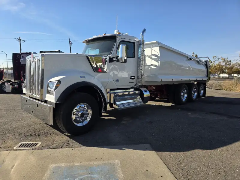 2024 KENWORTH W990