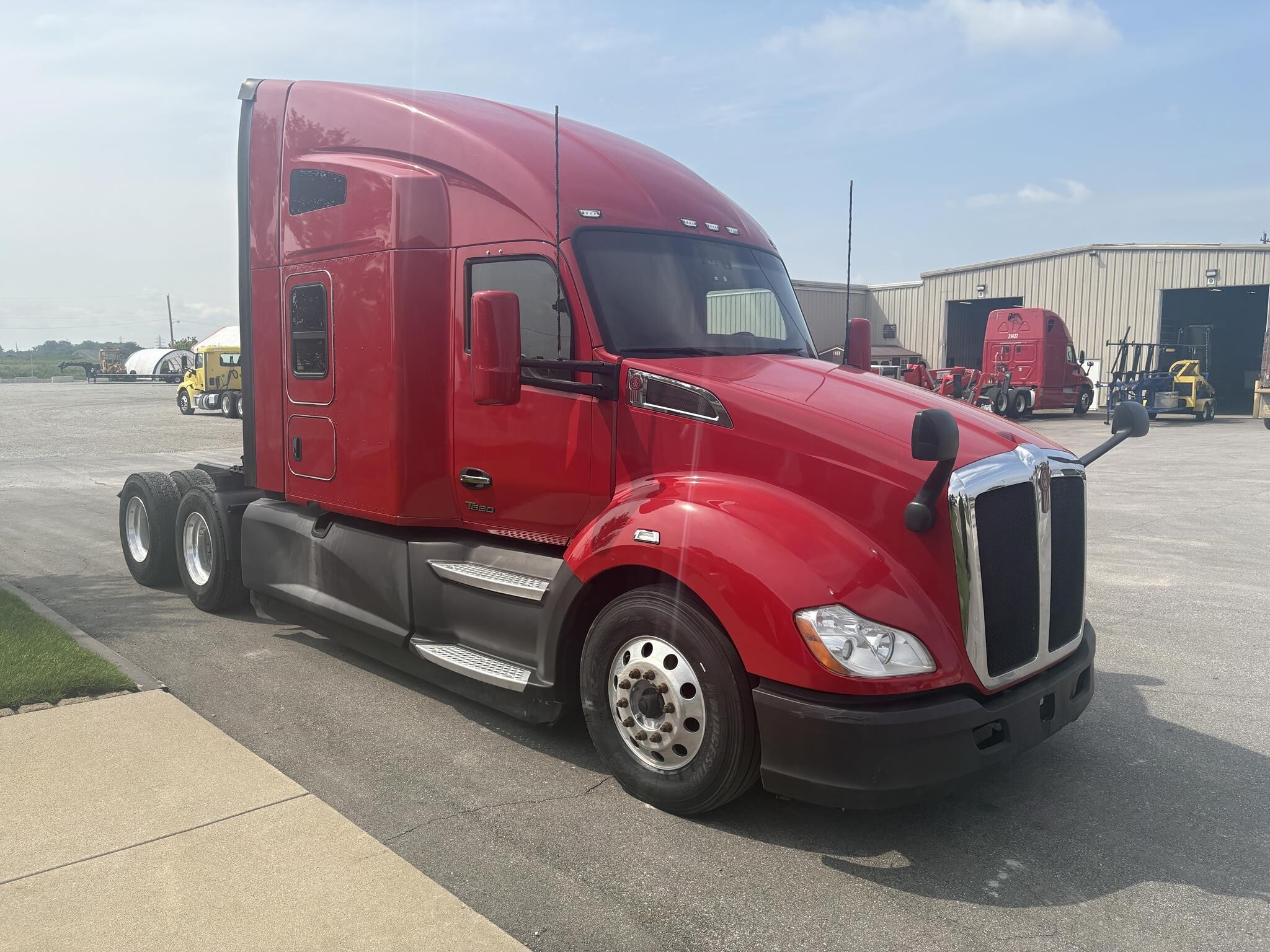 2022 KENWORTH T680 in South Bend, IN