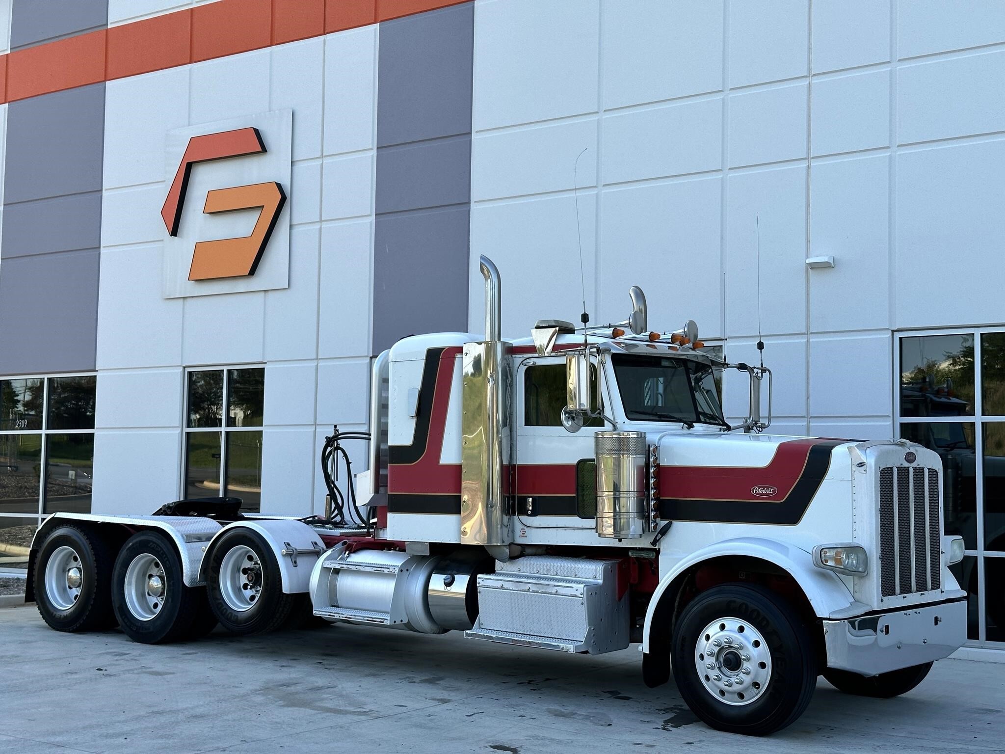 2012 PETERBILT 388 in Greer, SC