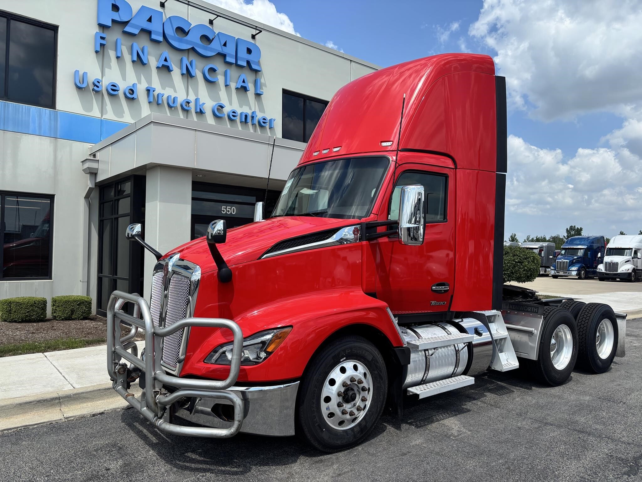 2023 KENWORTH T680 in Minooka, IL
