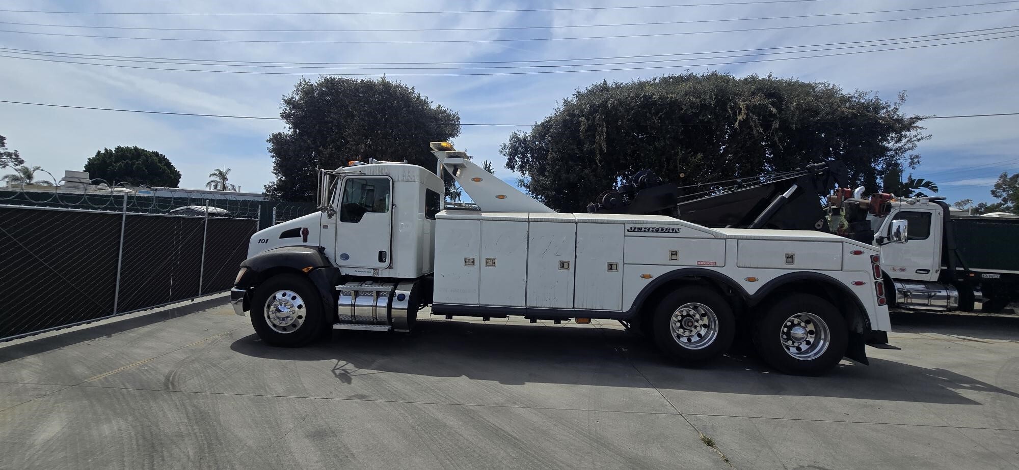 2017 KENWORTH T370 in West Covina, CA