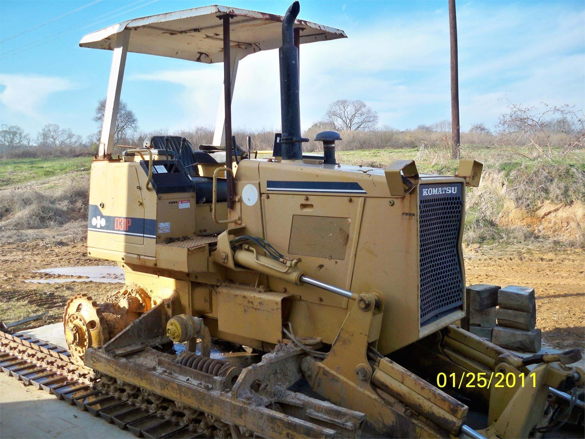 KOMATSU D31P-18 in Hughes Springs, TX