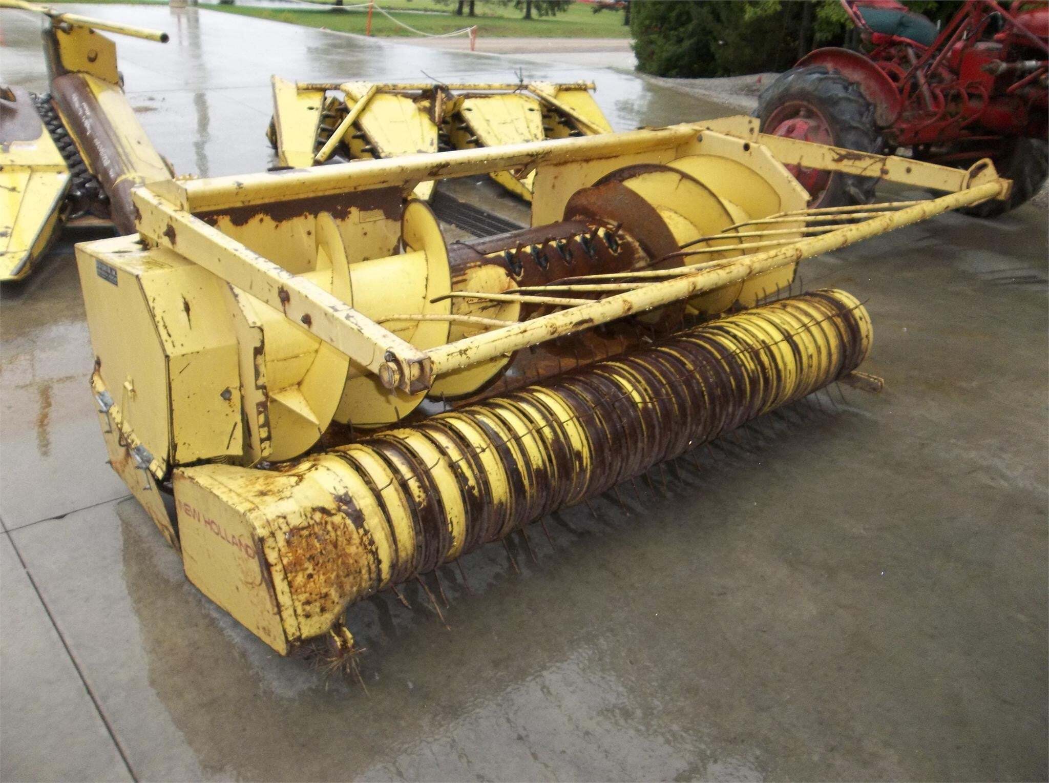 NEW HOLLAND 890A in Marlette, MI
