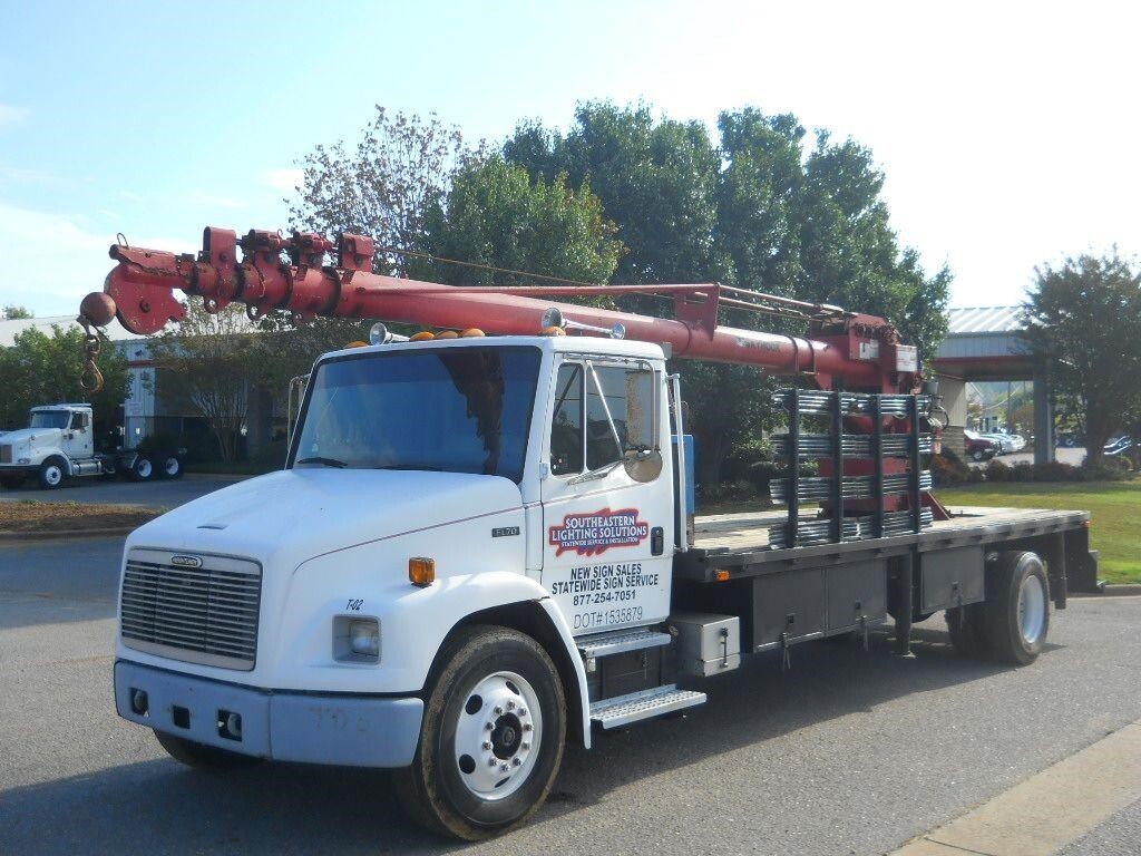 1997 FREIGHTLINER FL70 in Tuscaloosa, AL