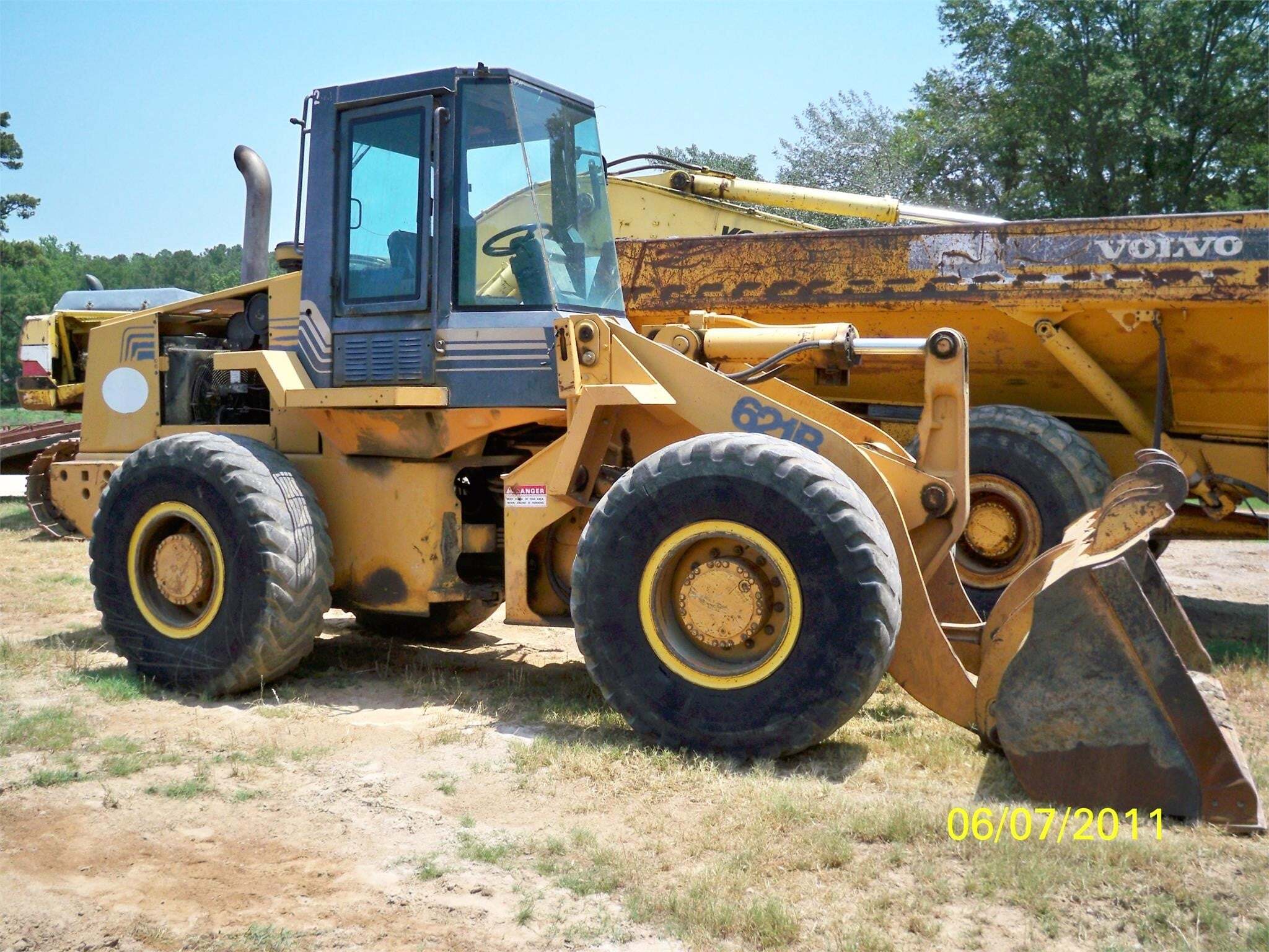 CASE 621B in Hughes Springs, TX