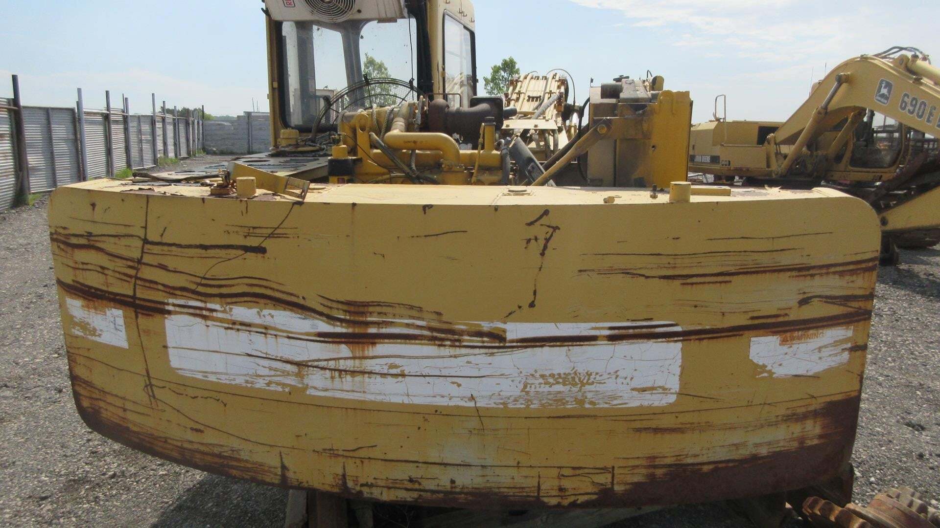 1997 DEERE 590D in Ottawa Lake, MI