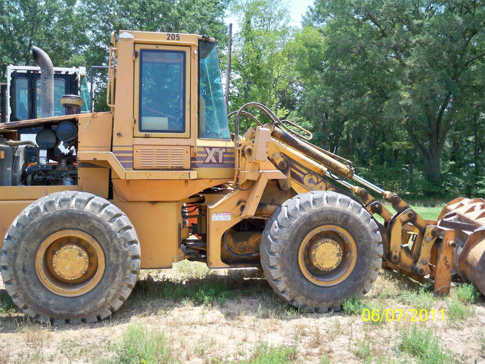 CASE 621B XT in Hughes Springs, TX