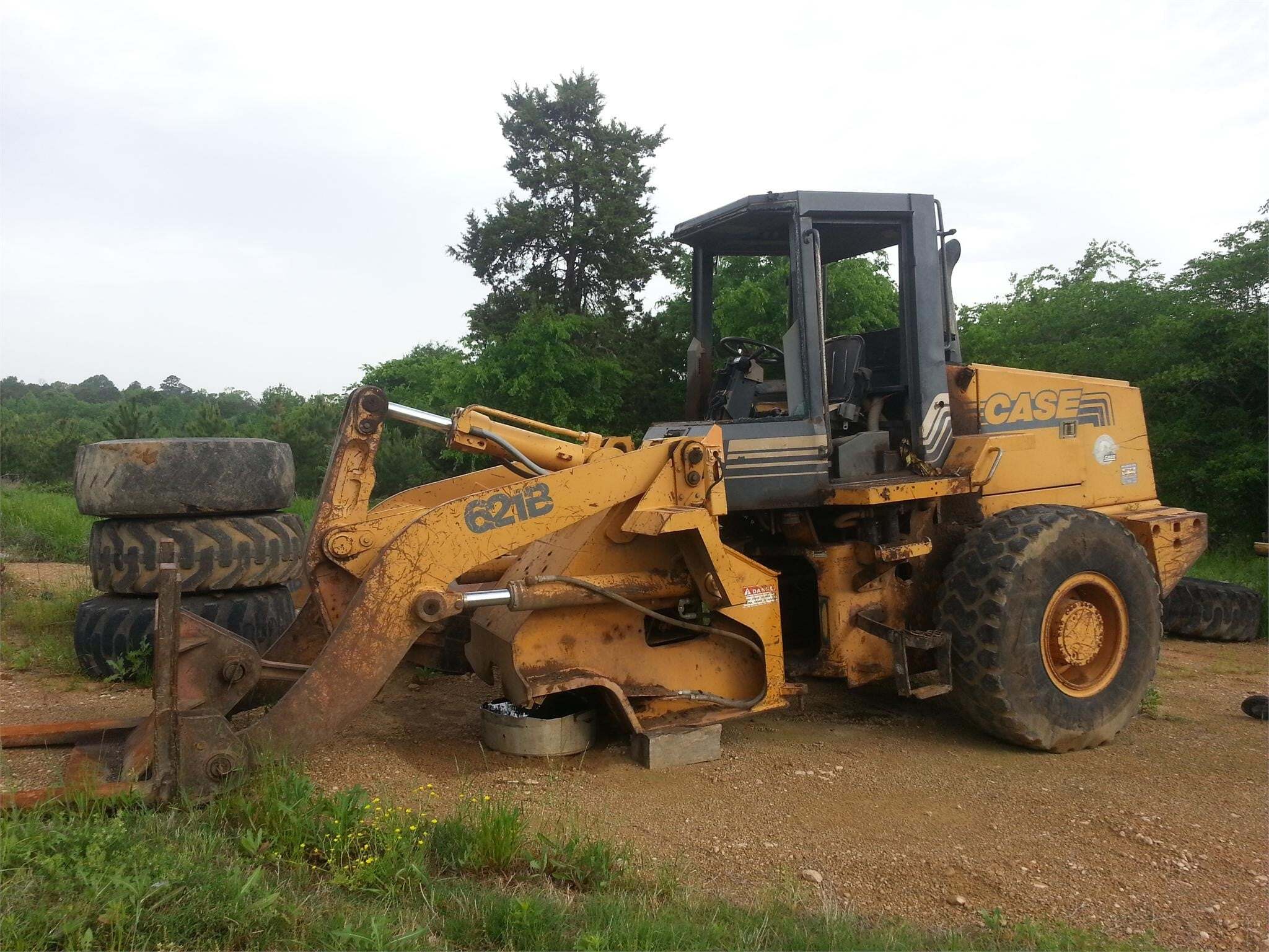 CASE 621B in Hughes Springs, TX