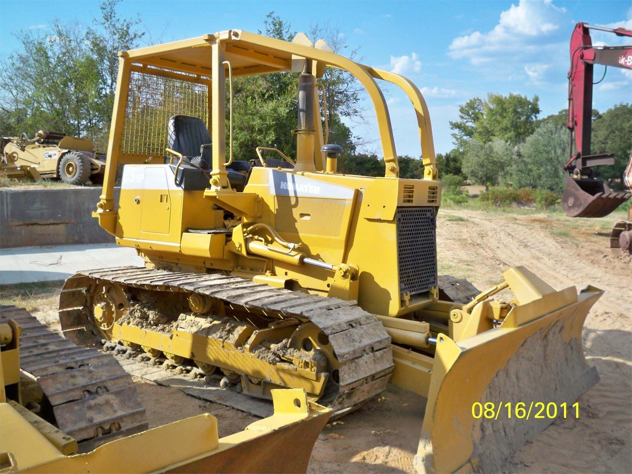 KOMATSU D31P-20 in Hughes Springs, TX