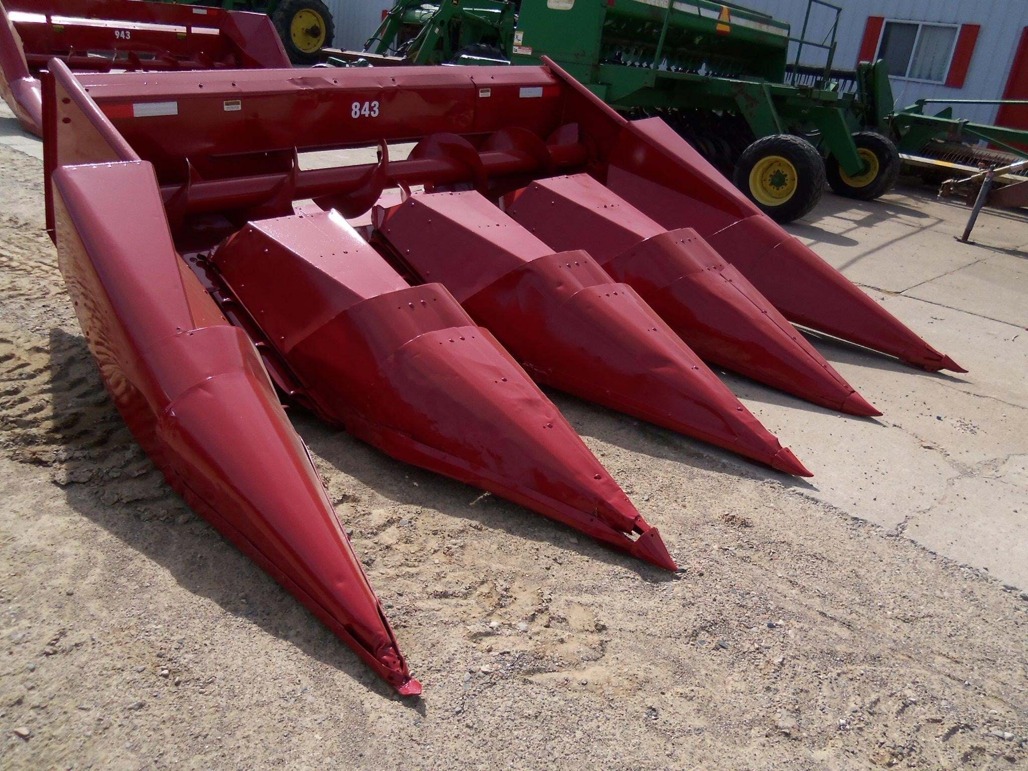 INTERNATIONAL 843 in Marlette, MI