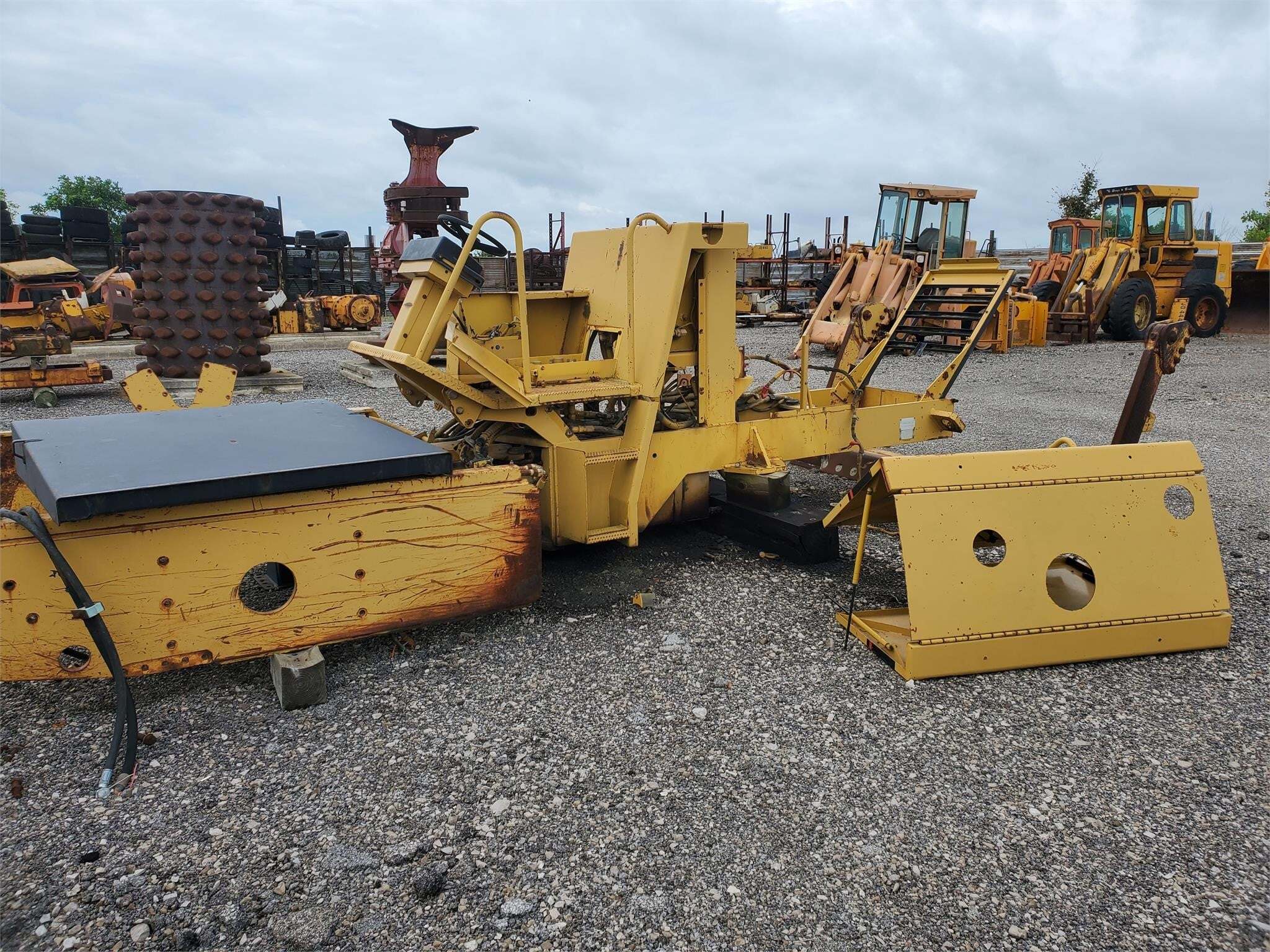 CATERPILLAR CP-563 in Ottawa Lake, MI