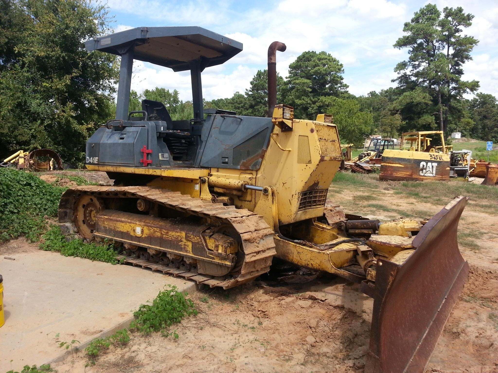 KOMATSU D41E-6 in Hughes Springs, TX