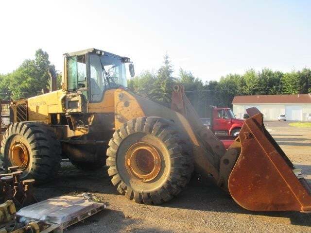 VOLVO L220F in Holland, MI