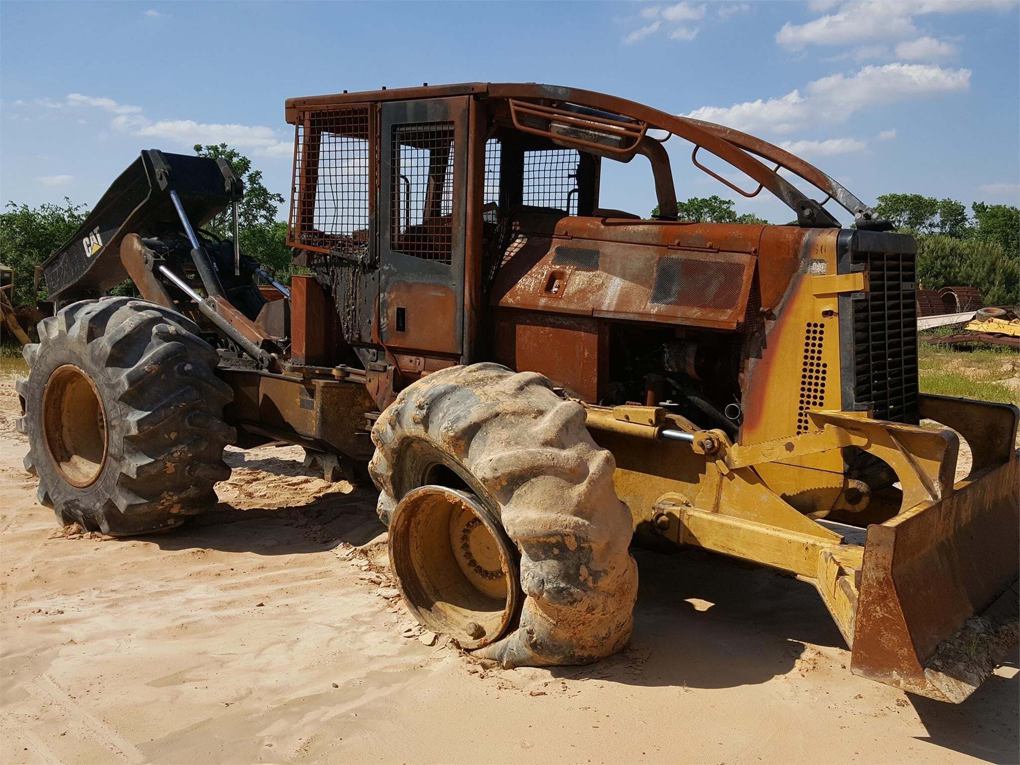 CATERPILLAR 525C in Hughes Springs, TX