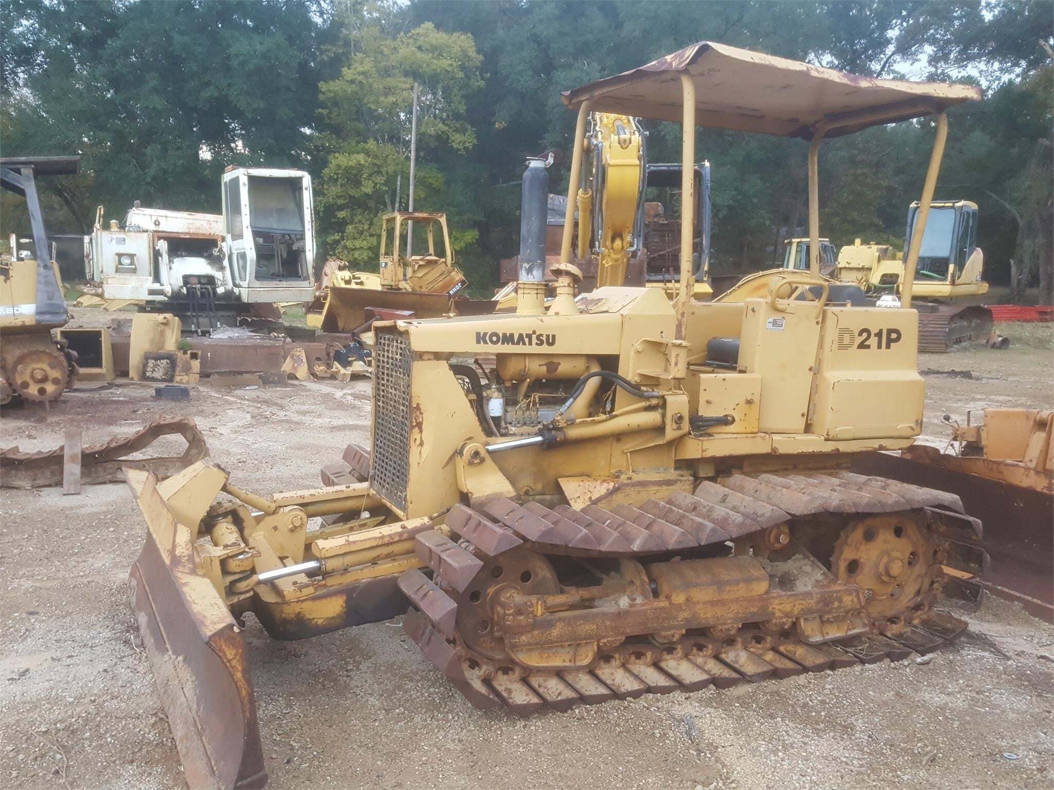 KOMATSU D21P-5 in Hughes Springs, TX