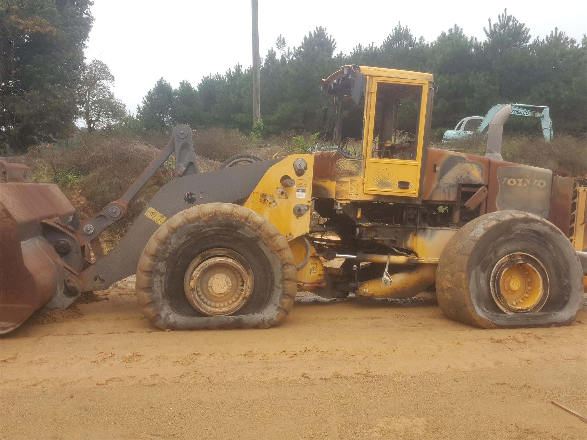 VOLVO L220E in Hughes Springs, TX