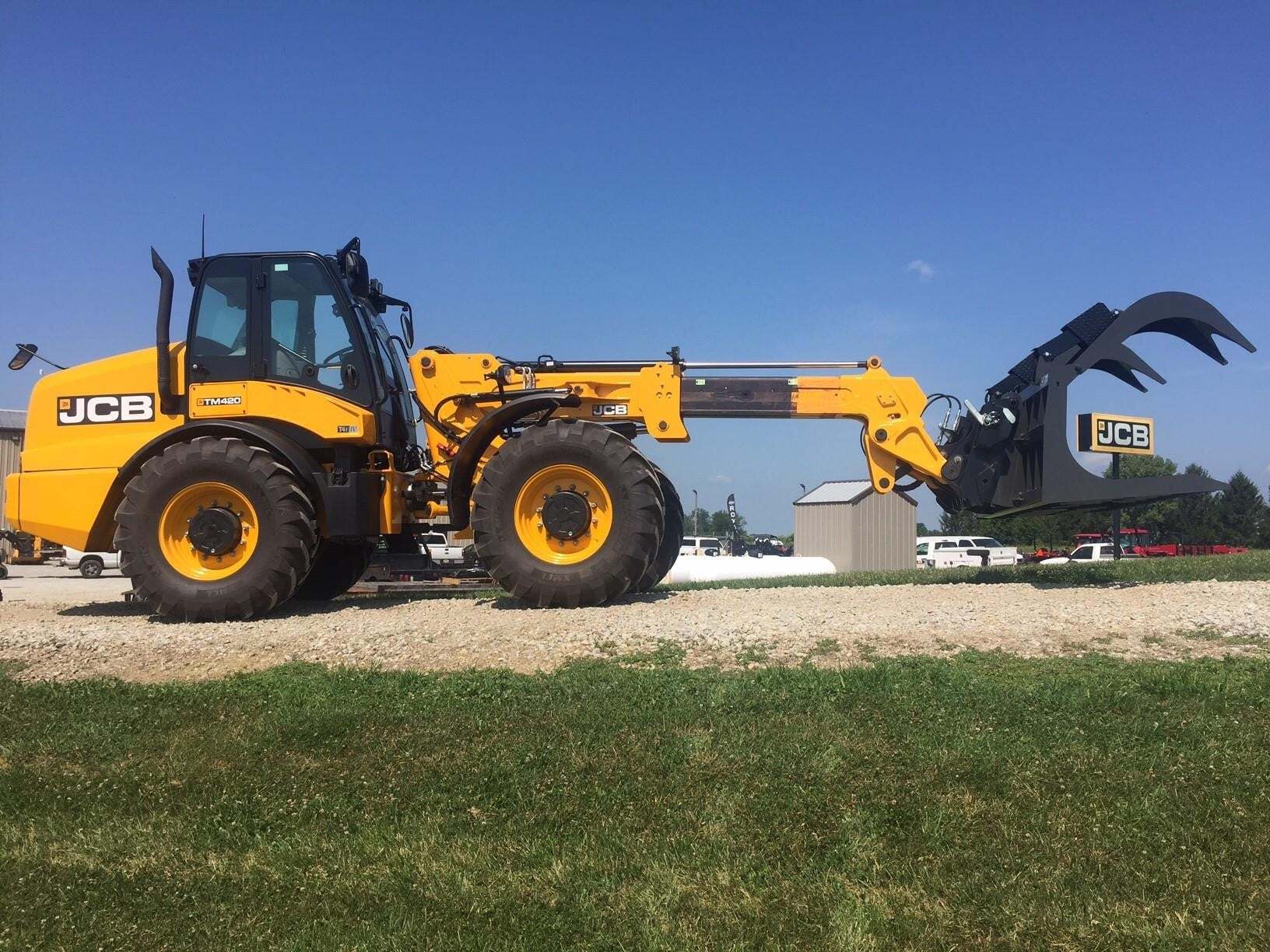 2025 JCB TM420 AGRI in Sabina, OH