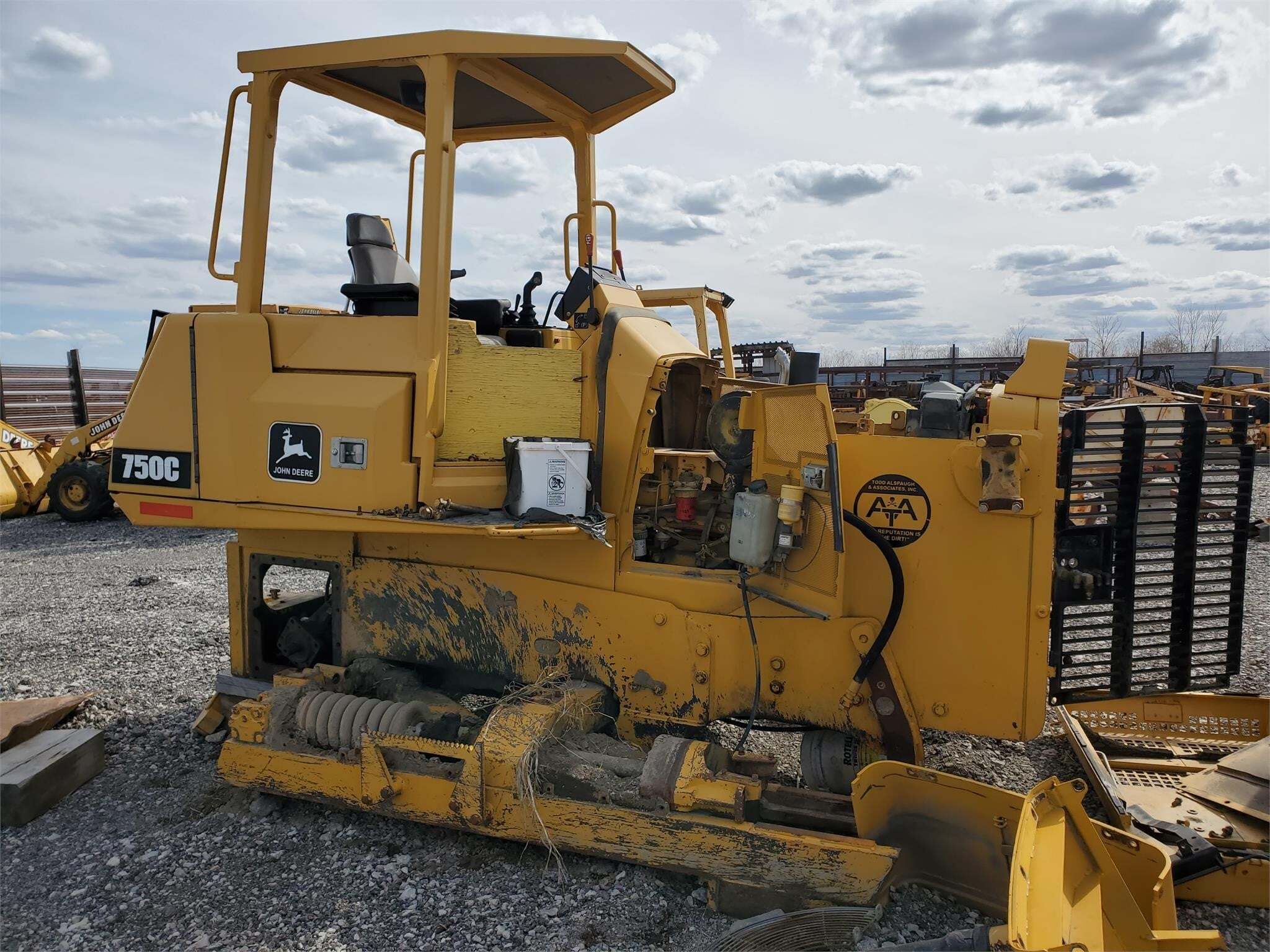 1998 DEERE 750C in Ottawa Lake, MI